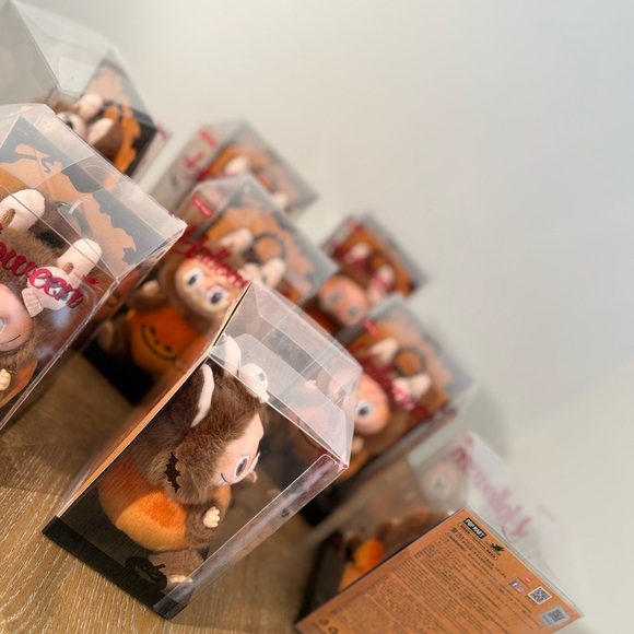 Pop Mart Labubu Halloween Limited Edition Vinyl Plush Pendant Figure - Picture 6 of 8